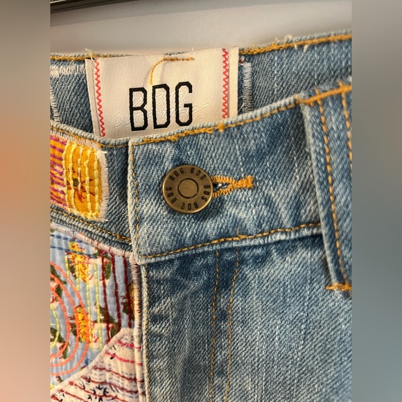 Gently Used BDG Urban Outfitters Women’s Bootleg Jeans with Patches Size 26 - Picture 5 of 12